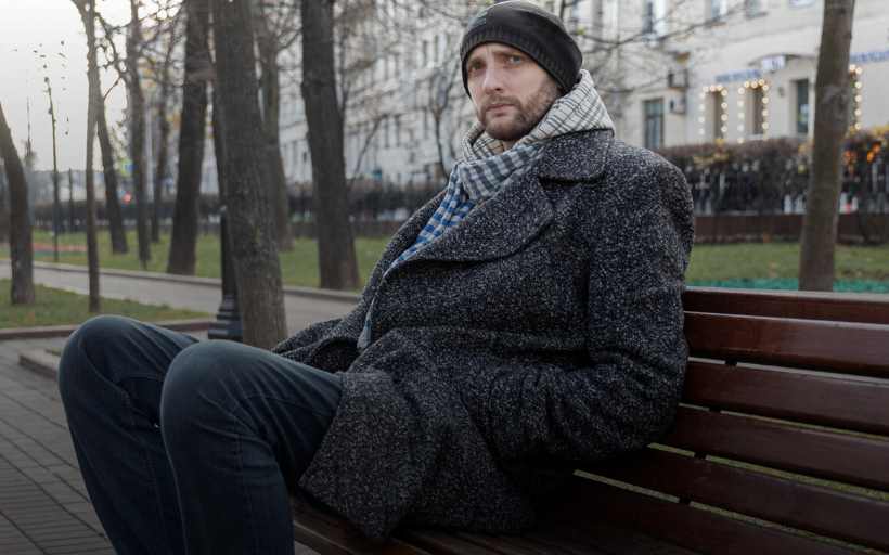 Khi chiều cao ở mức hơn 2,19 mét, anh được phát hiện có một khối u trong tuyến yên. Khối u này gây áp lực lên tuyến yên, khiến nó tiết ra nhiều hormone tăng trưởng hơn. Khi khối u được cắt bỏ, chàng trai cao thêm vài cm rồi dừng lại.