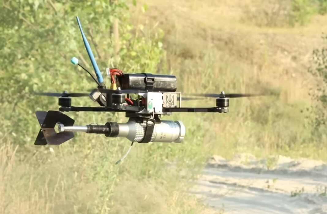 Bộ trưởng Bộ chuyển đổi Kỹ thuật số của Ukraine, ông Mykhailo Fedorov nhấn mạnh, các UAV FPV đã nhanh chóng trở thành "kẻ thay đổi cuộc chơi" trên chiến trường Ukraine.