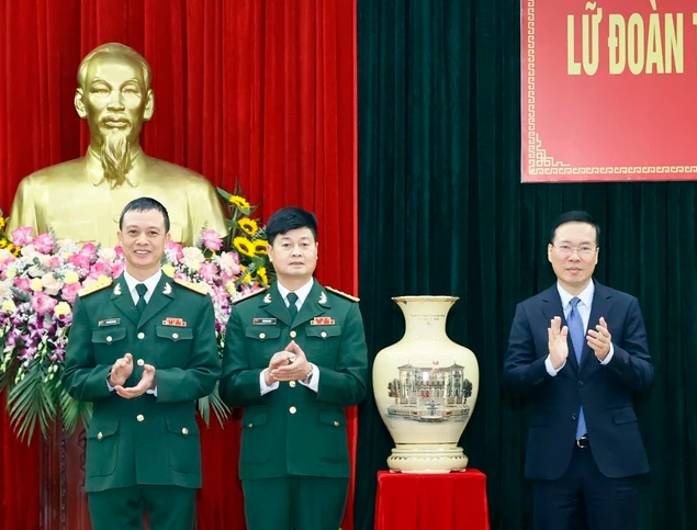 Chu tich nuoc Vo Van Thuong tham Lu doan K3, Tong cuc II - Bo Quoc phong-Hinh-3