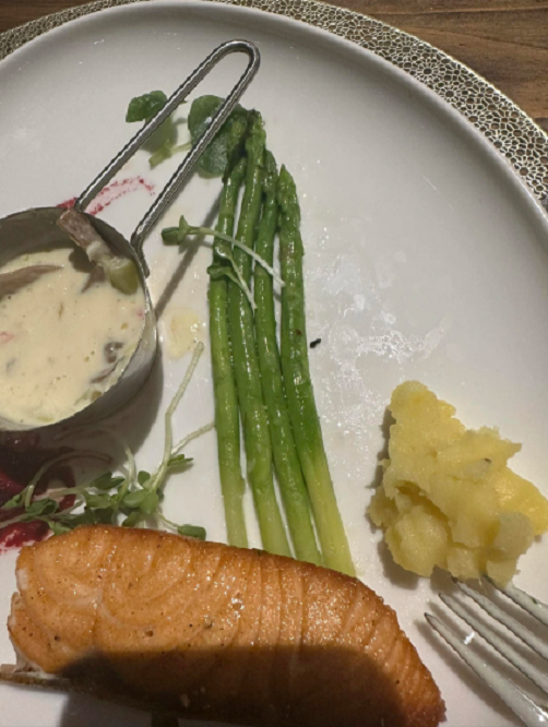 Loat vu phat hien di vat trong mon an gay xon xao-Hinh-3