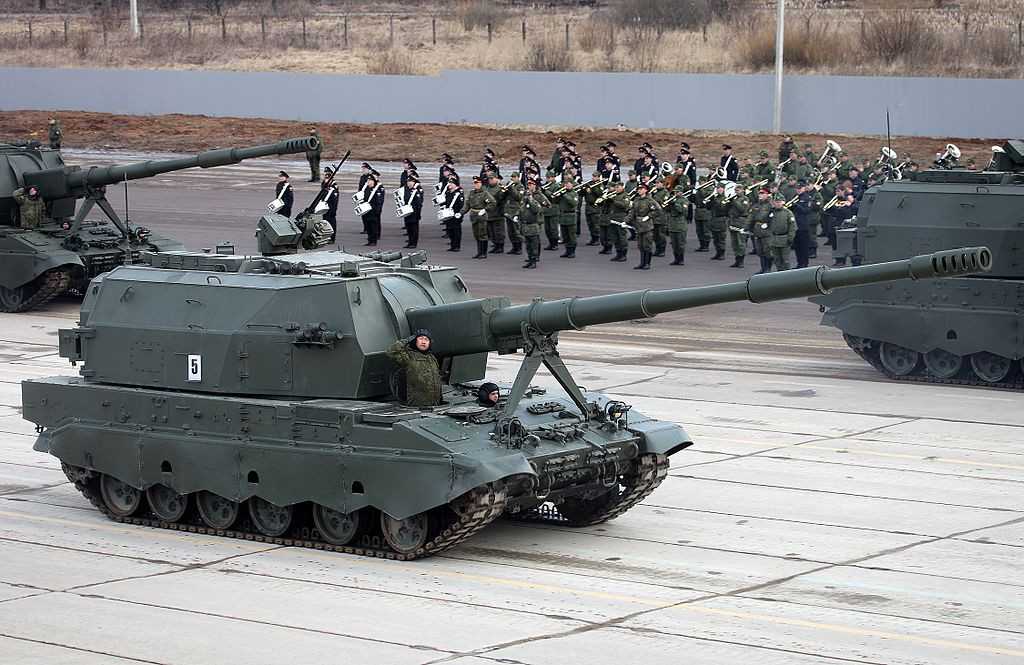 Được biết, 2S35 là phiên bản cải tiến của pháo tự hành 152mm 2S19 MSTA-S. 2S35 Koalitsiya-SV có thể được đặt trên khung gầm xe tăng T-90. Ảnh: Wikipedia.