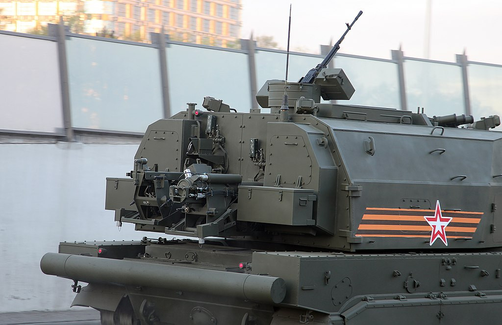 Tháp pháo Koalitsiya-SV hoạt động hoàn toàn bằng kỹ thuật số và được điều khiển từ xa thông qua hệ thống chỉ huy và điều khiển thống nhất. Ảnh: Wikipedia.