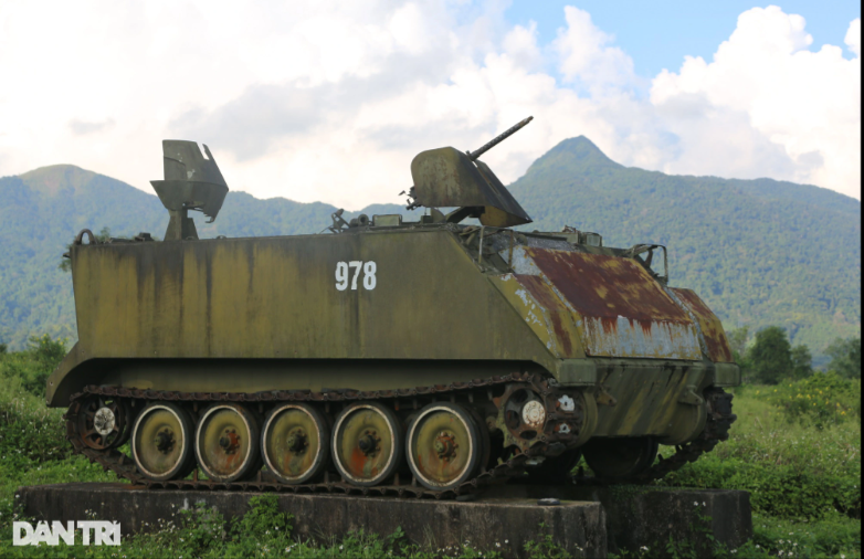 Năm 1986, Sân bay Tà Cơn đã được xếp hạng Di tích Quốc gia. Tại khu di tích sân bay Tà Cơn hiện nay trưng bày nhiều hiện vật ngoài trời như: máy bay C-130, CH47 Chinook, UH-1A, xe tăng M48, M41, M113, pháo 155 ly, cùng hàng chục vỏ bom, đạn.