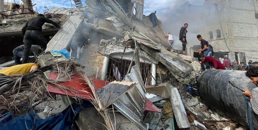 Bên trong một ngôi nhà bị phá hủy ở Rafah, phía nam Dải Gaza, hôm 14/12.