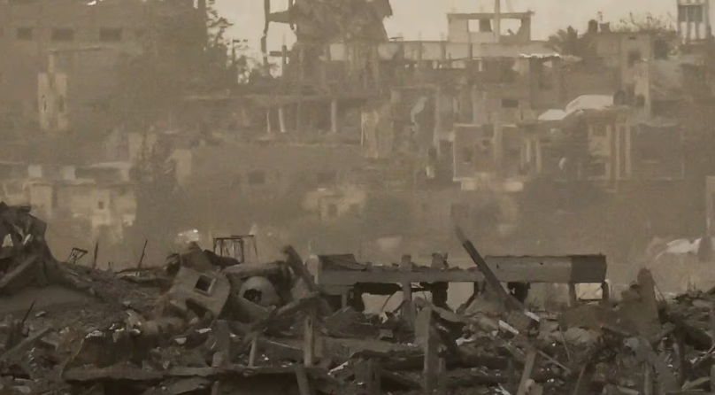 Khung cảnh hoang tàn ở Gaza nhìn từ miền Nam Israel ngày 12/12.