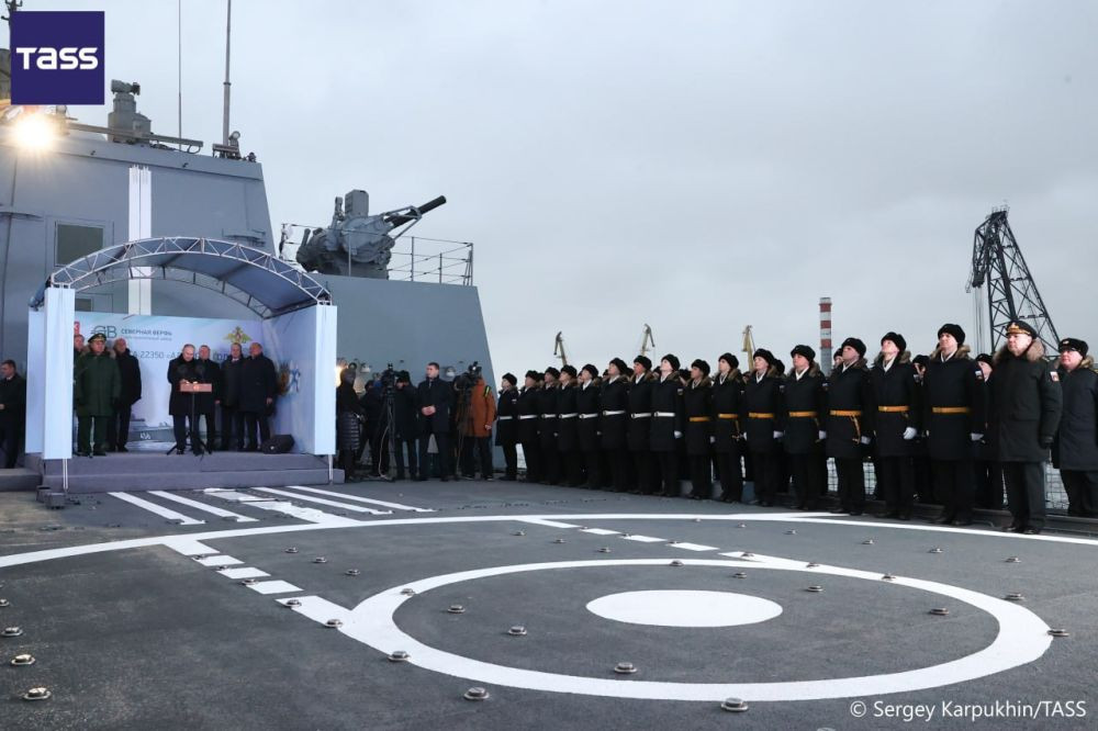 “Việc đưa các tàu mới nhất vào hạm đội chứng tỏ ngành công nghiệp đóng tàu của Nga đang phát triển mạnh”, nhà lãnh đạo nước Nga nhấn mạnh. Ảnh: Tass.