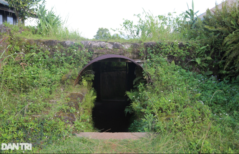 Sân bay Tà Cơn cùng với Thành Cổ Quảng Trị, địa đạo Vĩnh Mốc, Thánh Địa La Vang... trở thành địa điểm tham quan thu hút du khách ở tỉnh Quảng Trị.