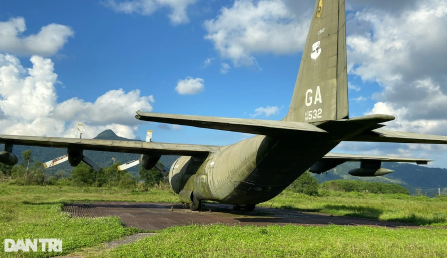 Chiếc máy bay này có số hiệu 532, được Nhà máy A41 thuộc Quân chủng Phòng không - Không quân bàn giao cho Sân bay Tà Cơn vào năm 2012. Đây là chiếc máy bay từng tham chiến tại chiến trường Khe Sanh - Tà Cơn.