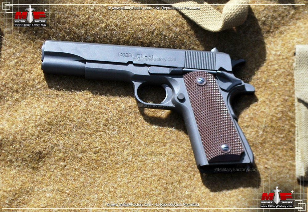 Súng ngắn M1911 có trọng lượng 1,105 kg (chưa kể đạn); dài 219 mm với nòng dài 89 - 127 mm (tùy phiên bản); súng sử dụng loại đạn .45 ACP (11,43 mm) có sơ tốc đầu nòng 253 m/s.