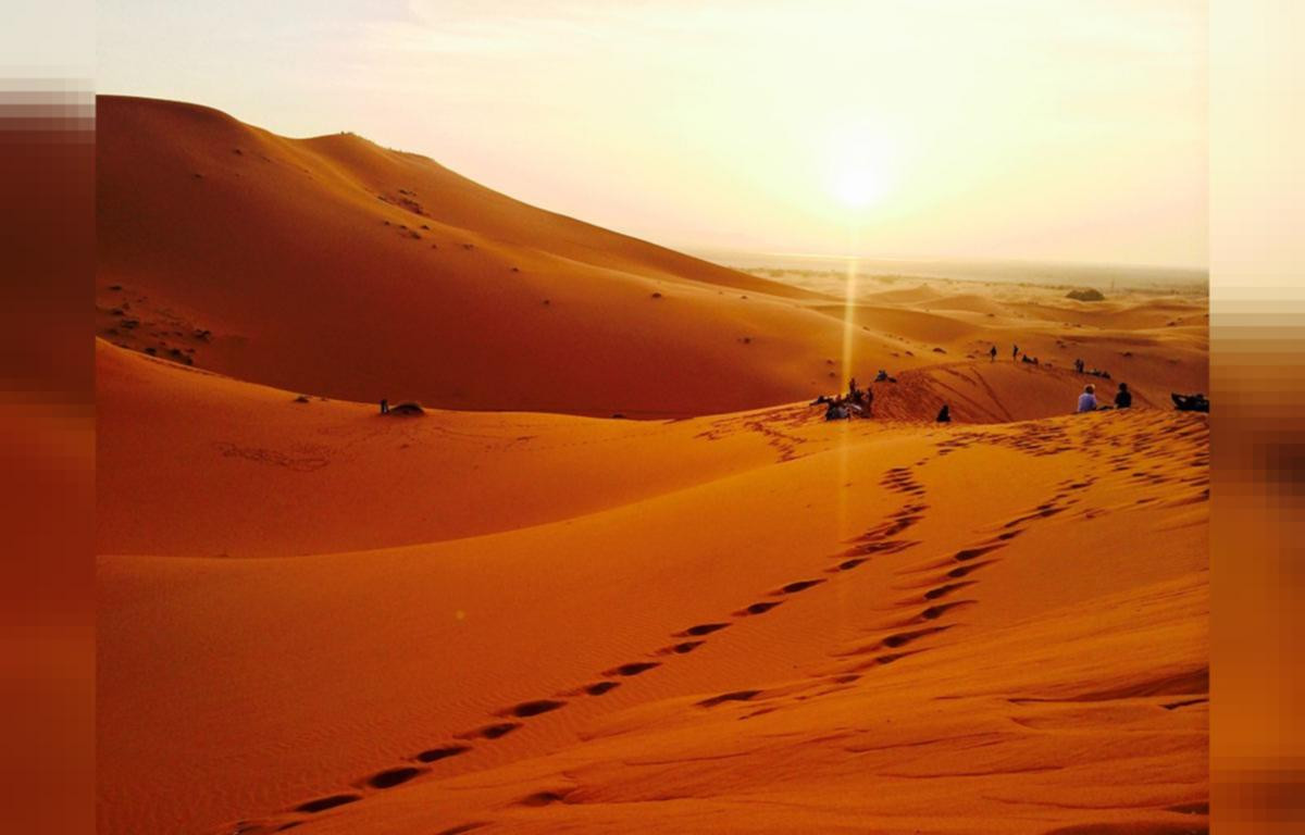 4. Những người du mục: Có vẻ khó tin vào điều này trong kỷ nguyên hiện đại của điện thoại thông minh và kết nối Internet lâu năm, nhưng ngày nay vẫn có những bộ lạc du mục đi khắp sa mạc Sahara.