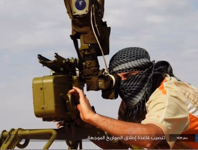 Số vũ khí mà quân đội Syria bỏ lại Abu Jurayf được HTS công bố bao gồm: 4 tên lửa chống tăng 9K111 Fagot cùng 2 bệ phóng, 1 xe tải KAMAZ-43114 gắn súng máy phòng không 14.5mm KPV, 1 xe UAZ-469, 3 súng phóng lựu tự động AGS-17, cùng nhiều loại vũ khí.