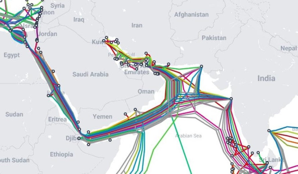 Cần phải lưu ý rằng lực lượng Houthi trước đó đã tấn công các tàu dân sự ở Biển Đỏ hướng tới Israel, cho nên ý định của họ liên quan đến cáp ngầm của Mỹ và Anh có vẻ rất thực tế.