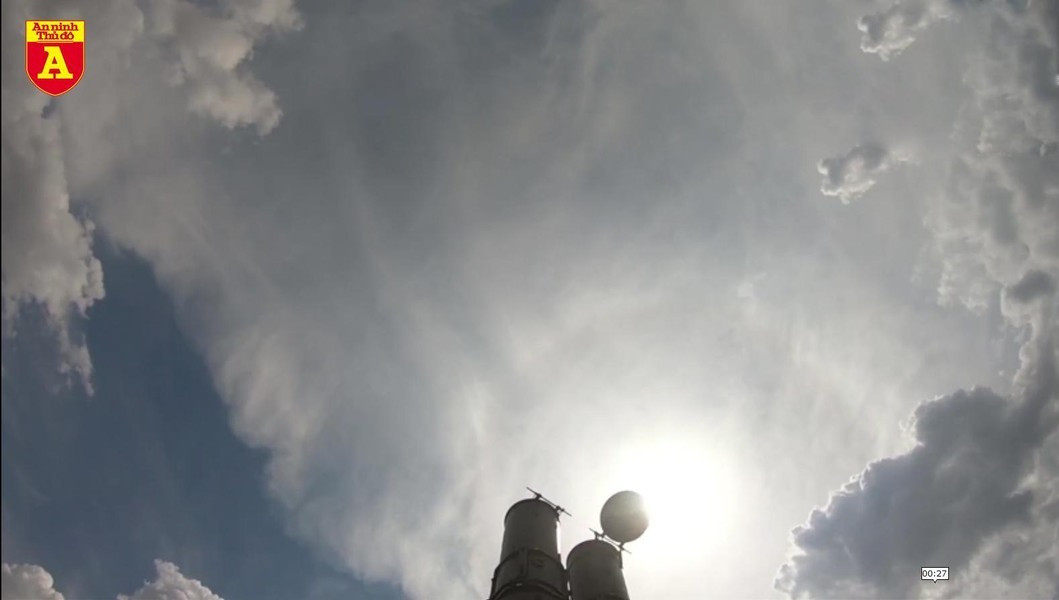 S-500 được trang bị radar quản lý chiến đấu 91N6A(M), radar thu thập thông tin 96L6-TsP phiên bản cải tiến và radar đa chế độ 76T6 cũng như radar chuyên dụng chống tên lửa đạn đạo 77T6.