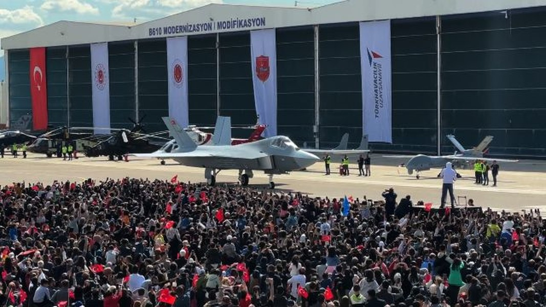 Các quốc gia khác, như Azerbaijan, Pakistan và Ukraine, đã ghi nhận những nỗ lực đầy quyết tâm của Thổ Nhĩ Kỳ trong việc chế tạo tiêm kích tàng hình KAAN. Họ ngưỡng mộ sự tham vọng nhưng đầy tính thực tế của Ankara.