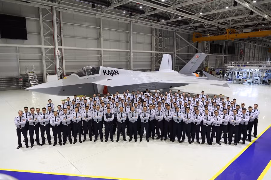 Đó sẽ là tên lửa không đối không Meteor và MICA của MBDA, AIM-120 AMRAAM của Raytheon và loại Gökdoğan do họ tự phát triển, cũng như các vũ khí tầm ngắn như tên lửa AIM-9X, ASRAAM và Bozdoğan của Thổ Nhĩ Kỳ.