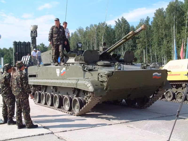 Một vấn đề nữa cần nhắc tới chính là vai trò của khẩu 2A72 đối với BMP-3 còn quan trọng hơn nhiều khi đặt cạnh khẩu 2A70, bởi pháo 100 mm có áp lực nòng thấp, dẫn tới đường đạn không căng, kém chính xác, chỉ thích hợp bắn đạn nổ mảnh chống bộ binh.