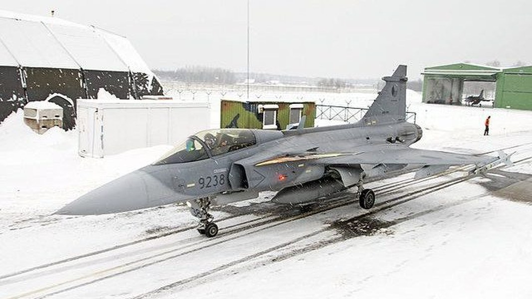 Trong trường hợp Ukraine nhận tiêm kích Gripen, đây sẽ là thông tin không vui đối với Nga bởi chiến đấu cơ do Thụy Điển sản xuất được đánh giá có mức độ linh hoạt cao hơn nhiều, không đòi hỏi phải cung cấp hạ tầng phức tạp, do vậy rất khó nắm bắt.