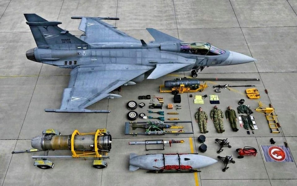 Không chỉ riêng Hungary nhận được tiêm kích JAS 39 Gripen từ Thụy Điển, việc kết nạp quốc gia này vào NATO còn giúp cho Ukraine có cơ hội tiếp cận dòng chiến đấu cơ hạng nhẹ nổi tiếng trên.