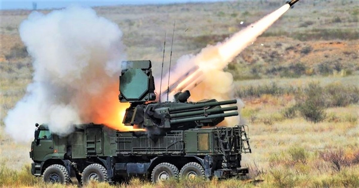 Việc phát hiện và theo dõi mục tiêu được thực hiện bằng Radar bán cầu đa nhiệm (Multi-Мission Hemispheric Radar - MHR) do công ty Rada Electronic Industries của Israel phát triển. Nó bao gồm 4 ăng-ten mảng hoạt động theo giai đoạn, được đặt ở các góc của phương tiện vận chuyển.