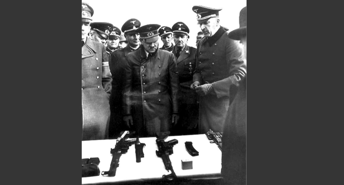 Tuy nhiên, quân đội Đức gặp phải rắc rối lớn với khẩu MKb42, đó là ông trùm Hitler không thích thứ vũ khí mới này.