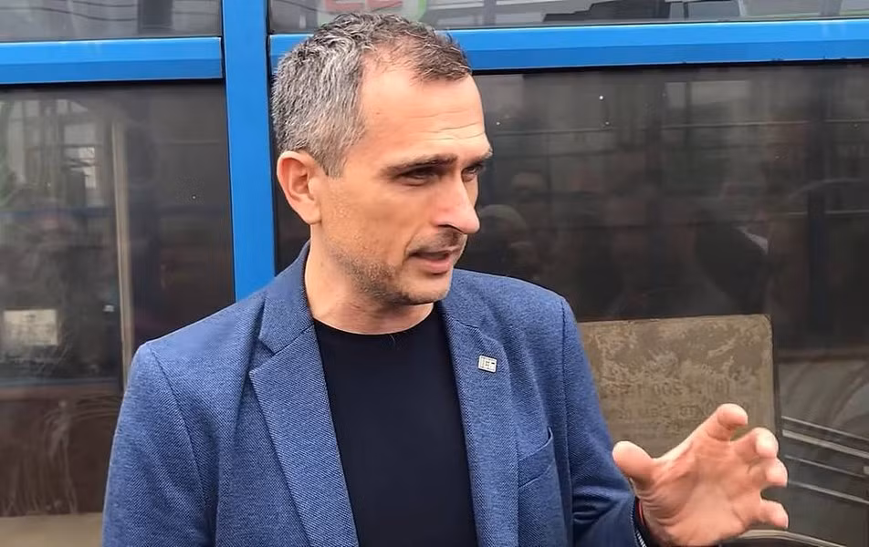 Ông Podolyaka nhấn mạnh chính quyền Nga chưa đưa ra bất kỳ tuyên bố chính thức nào về sự kiện trên, nhưng căn cứ vào những gì thu được, khả năng cao máy bay bị bắn hạ bởi “hỏa lực thân thiện” từ một khẩu đội S-400 Triumf.