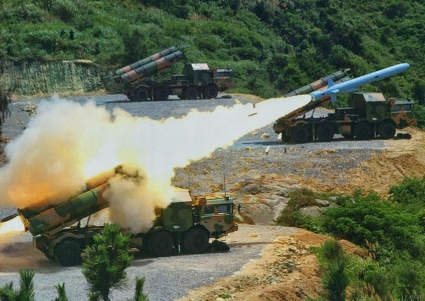 Đối với biến thể xuất khẩu C602, tầm bắn bị rút ngắn xuống còn 290 km để không vi phạm Hiệp ước kiểm soát công nghệ tên lửa - MTCR. Bên cạnh đó, còn có phiên bản tên lửa hành trình tấn công mặt đất mang định danh CM-602G lắp đầu đạn trọng lượng 400 kg.