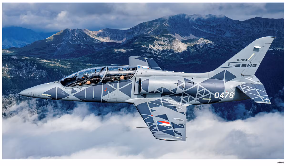Theo chuyên gia Nga Makar Aksyonenko, việc Việt Nam mua phiên bản nâng cấp L-39NG là một bước đi hoàn toàn hợp lý. “Theo tôi, điều này hoàn toàn không phải là do Việt Nam muốn “tiết kiệm dầu hỏa vì L-39NG chỉ có một động cơ. Thứ nhất, đó là một động thái hợp lý về mặt kỹ thuật - thay thế L-39 cũ quen thuộc với các nhân viên kỹ thuật máy bay bằng một loại máy bay tương tự hiện đại hơn.
