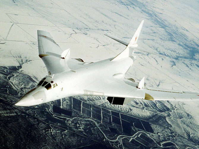 Nhờ những thay đổi trên, Tu-160M được coi là một trong những máy bay ném bom chiến lược hiện đại và mạnh mẽ nhất thế giới. Với trọng tải vũ khí tối đa khi cất cánh lên tới 45 tấn, bao gồm nhiều loại tên lửa hành trình Kh-55, Kh-101 và Kh-102 kết hợp với tầm bay tối đa lên tới 12.000km giúp Tu-160M có thể tấn công các mục tiêu ở bất kỳ đâu trên bề mặt trái đất.
