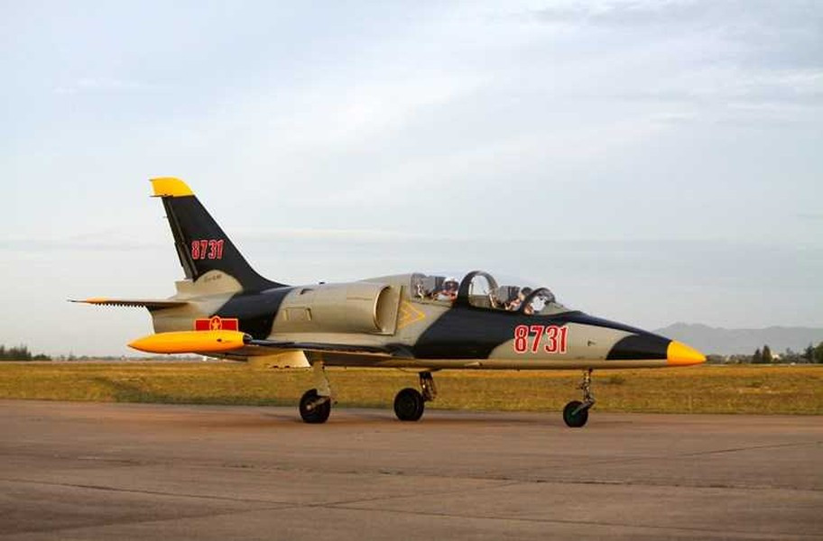 Máy bay huấn luyện chiến đấu L-39 được nhiều người biết đến và đã được sử dụng khá lâu trong Không quân Việt Nam để đào tạo phi công chiến đấu. Ngày nay, “phiên bản gốc” của Albatros đã lỗi thời và không còn phù hợp để hoàn thành các nhiệm vụ của nó. Việc đào tạo phi công lái các máy bay chiến đấu thế hệ 4, 4+, 4 ++ là rất khó, và hoàn toàn không thể sử dụng Albatros để đào tạo phi công lái các máy bay thế hệ 5.