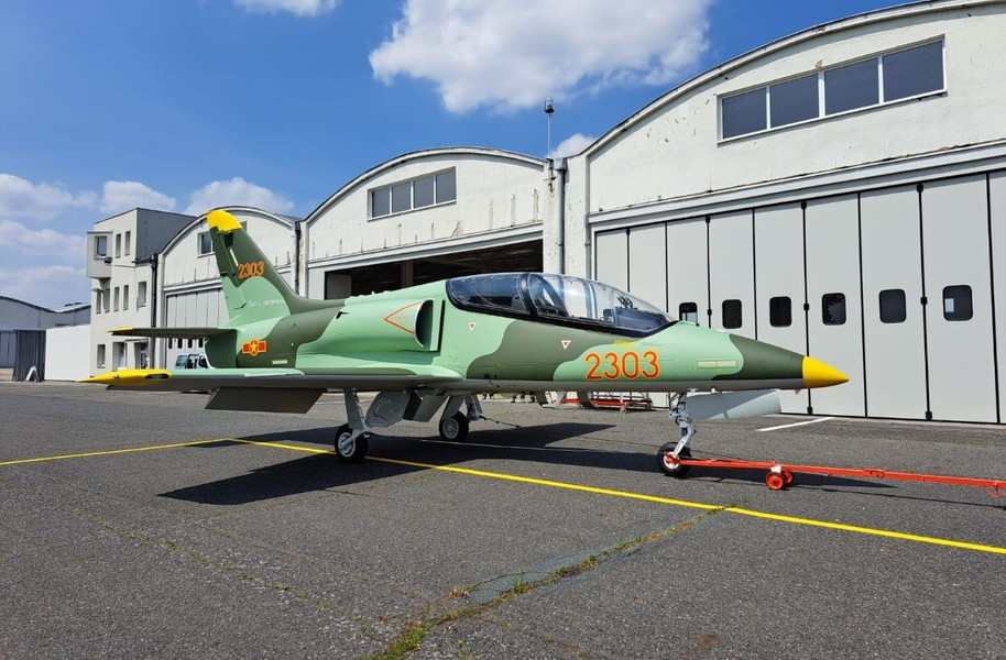 L-39NG có trọng lượng cất cánh tối đa 5,8 tấn, đạt tốc độ tối đa lên tới 775 km/h và tầm hoạt động 2.600 km. Cấu tạo của nó với 5 giá treo gồm 4 dưới cánh và 1 dưới thân, cho phép L-39NG mang được lượng vũ khí đa dạng như súng/pháo, bom, rocket và thùng dầu phụ lên tới 1.200 kg, gấp 5 lần so với chỉ 250 kg của L-39.