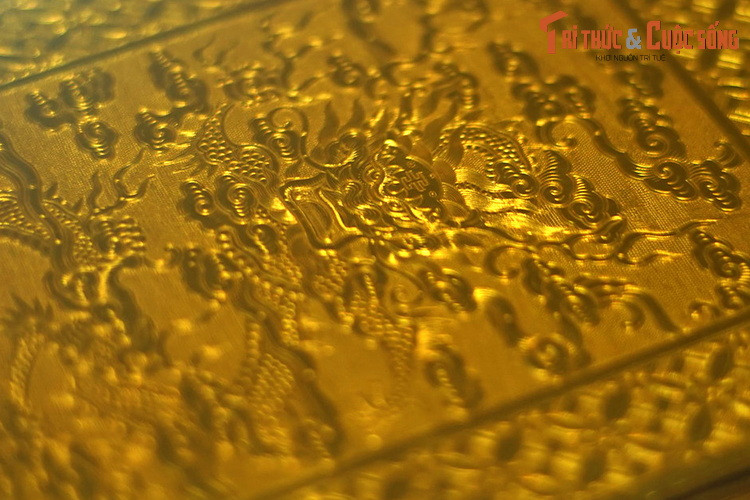 Kim sách có đoạn ghi: "...Lớn thay nước Việt ta, từ xưa trấn giữ phương Nam, tiên vương mở rộng cơ đồ công đức tích lũy, như trời cao vô cùng. Liệt thánh hết sức chăm lo, ơn huệ sâu dày, cho người nhớ mãi...".