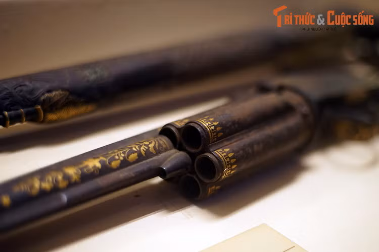 Về mặt kỹ thuật, súng của vua Minh Mạng là loại súng trường có ổ tiếp đạn quay với 5 viên đạn, một thiết kế súng “thời thượng” của phương Tây thế kỷ 19.