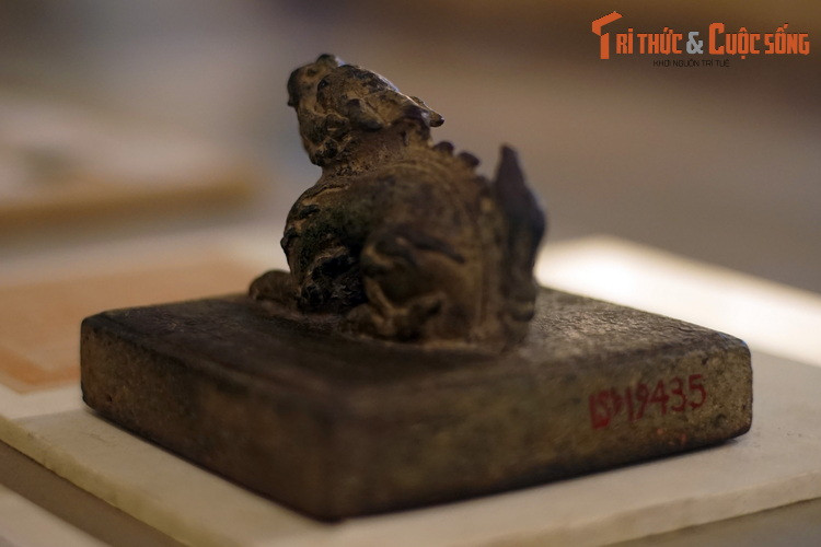 Ở đó, những vị quan võ được phong hàm tam thái, Tam cô, Thái úy hoạc Tả hữu Đô đốc Ngũ phủ sẽ được lựa chọn giữ chức vụ Tướng quân hoặc Đại tướng quân để chỉ huy quân đội chiến đấu.