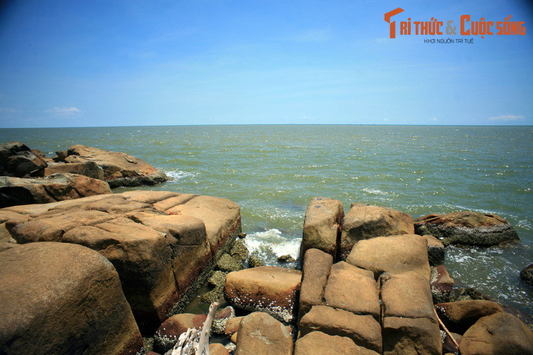 Với chiến công ở Hòn Đá Bạc, nhiều chiến sĩ, sĩ quan an ninh được Nhà nước Cộng hòa Xã hội Chủ nghĩa Việt Nam phong tặng danh hiệu Anh hùng Lực lượng vũ trang nhân dân.