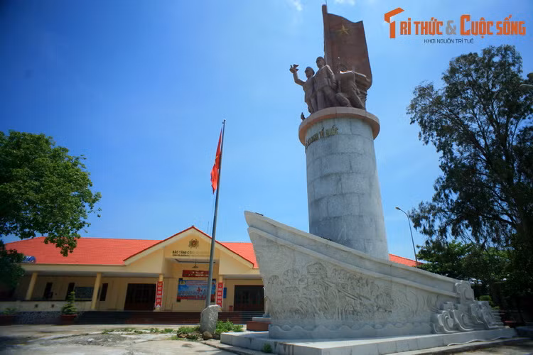 Bộ Công an và chính quyền tỉnh Cà Mau đã xây dựng Tượng đài chiến thắng CM12, Nhà truyền thống, đền thờ Bác Hồ tại khu di tích nổi tiếng này để tôn vinh truyền thống đấu tranh của Lực lượng vũ trang nhân dân Việt Nam.