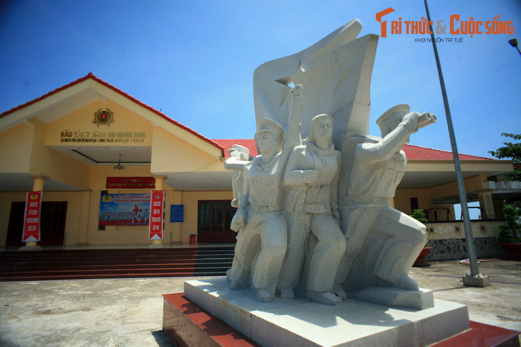 Đây cũng là nơi ghi dấu một chiến công oanh liệt của lượng an ninh Việt Nam trong công cuộc bảo vệ và xây dựng đất nước sau ngày giải phóng hoàn toàn miền Nam, non sông thu về một mối.