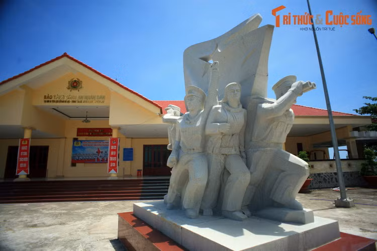 Đây cũng là nơi ghi dấu một chiến công oanh liệt của lượng an ninh Việt Nam trong công cuộc bảo vệ và xây dựng đất nước sau ngày giải phóng hoàn toàn miền Nam, non sông thu về một mối.