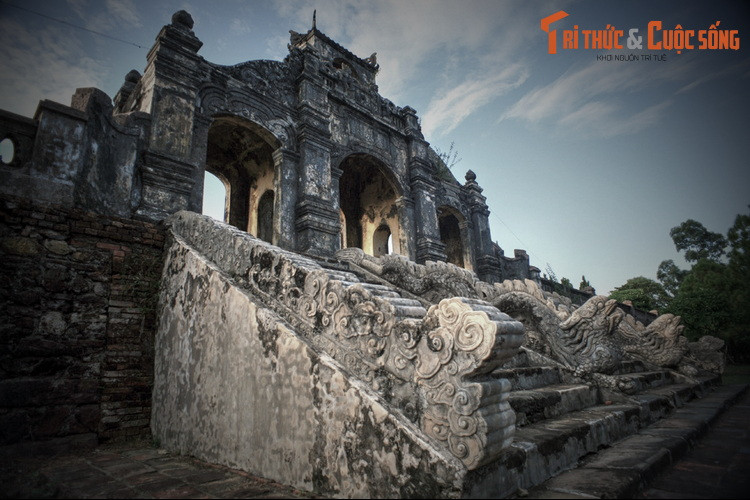 Khi còn nguyên vẹn, Văn miếu Huế là một quần thể kiến trúc bề thế với gần 20 công trình như: Chính điện, Đông vu, Tây vu, Thần trù, Thần khố, Hữu Văn Đường, Duỵ Lễ Đường, nhà Thổ Công, Đại Thành Môn, Văn Miếu Môn, quan Đức Môn, Linh Tinh Môn, la thành, bến vua ngự…