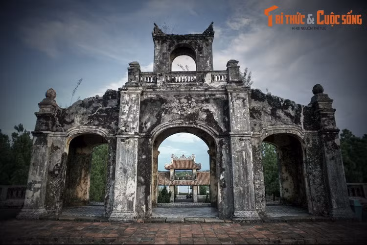 Vừa qua, tại Kỳ họp chuyên đề lần thứ 7, HĐND tỉnh Thừa Thiên Huế khóa VIII đã quyết định phê duyệt chủ trương đầu tư dự án “Tu bổ, tôn tạo và phục hồi thích nghi Di tích Văn Miếu” giai đoạn 1.