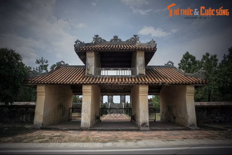 Trong một thế kỷ sau khi được xây dựng, văn Miếu Huế đã đã trải qua nhiều đợt tu sửa, làm mới một số đồ thờ và xây dựng thêm một số công trình phụ (vào các năm 1818, 1820, 1822, 1830, 1840, 1895, 1903).