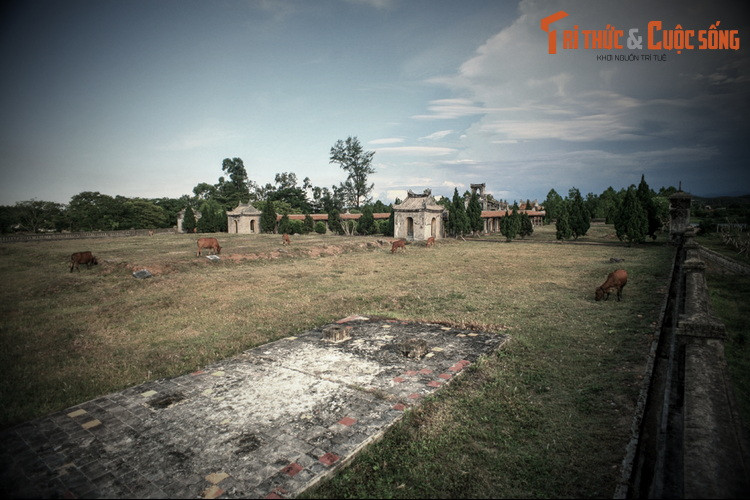 Ngày nay, Văn miếu Huế chỉ còn một số công trình như Linh Tinh môn, Văn Miếu môn, Đại Thành môn, Đông vu, Tây vu, hai nhà bia trước sân miếu, hệ thống bia tiến sĩ… Nhiều tòa nhà trong khuôn viên chỉ còn lại nền móng.