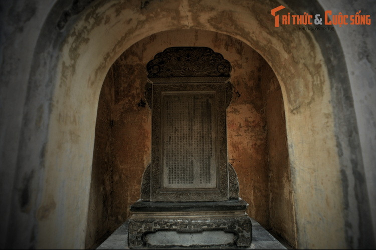 Dự án này sẽ phục hồi thích nghi toàn bộ công trình Văn Miếu chính điện rộng 830 m2; phục hồi hệ tường móng xây gạch và các bậc cấp, cân chỉnh hệ thống chân táng đá Thanh hiện trạng, mặt nền hoàn thiện lát gạch Bát Tràng men...