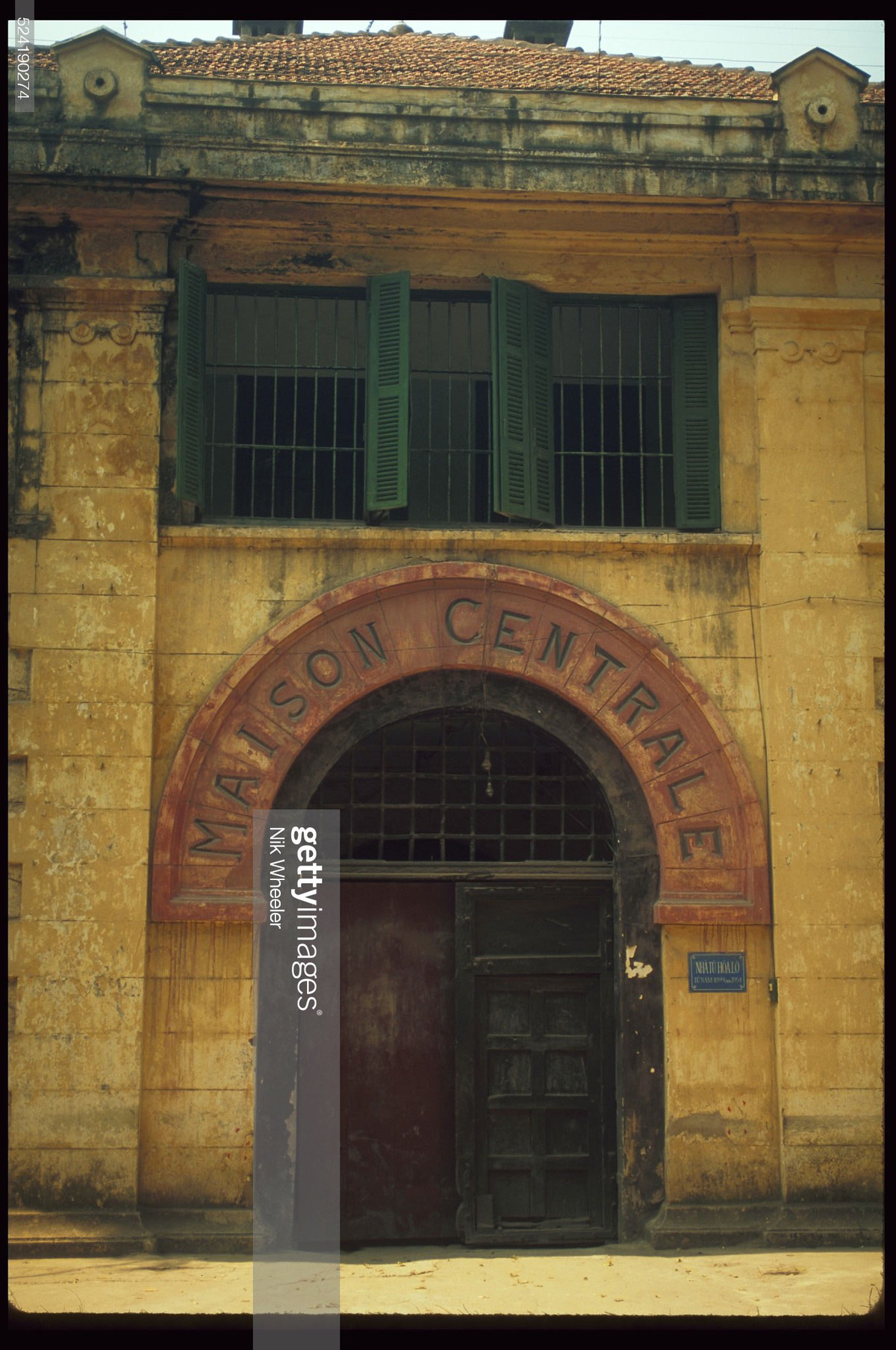 Cổng khu di tích Nhà tù Hỏa Lò ở Hà Nội.