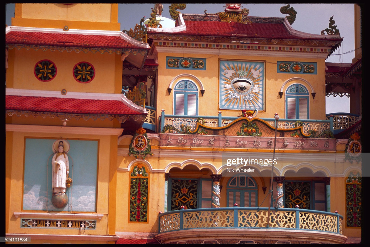 Kiến trúc Tòa thánh Tây Ninh, trung tâm hành lễ của đạo Cao Đài ở tỉnh Tây Ninh.