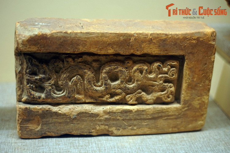 Gạch trang trí hình rồng thời Trần - Hồ, thế kỷ 14-15.