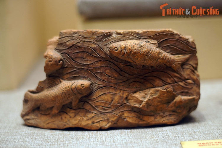 Gạch trang trí hình cá thời Lê Trung Hưng, thế kỷ 17-18. Thu thập ở Yên Lãng, Thạch Cầu, Hà Nội.