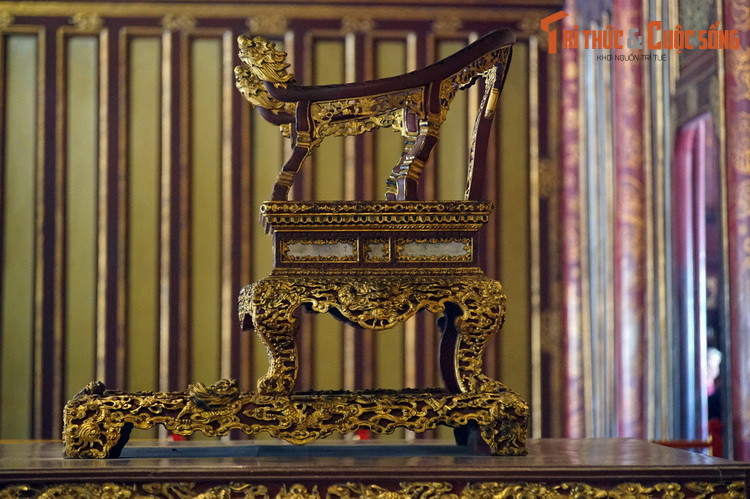 Ngai vàng trong điện Thái Hòa đã chứng kiến nhiều sự kiện lịch sử lớn của Cố đô Huế cũng như cả đất nước. Điều kỳ lạ là sau những biến cố lịch sử đó, vị trí của ngai vàng vẫn không bị lay chuyển.