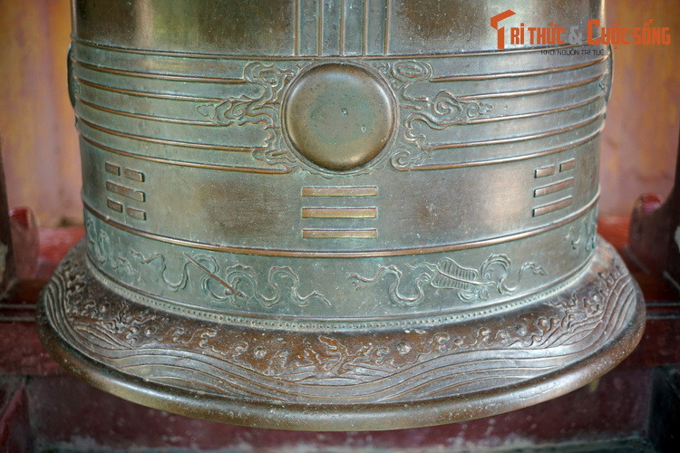 Đại hồng chung chùa Thiên Mụ thực sự là một tác phẩm mỹ thuật điêu khắc, hội họa và kỹ nghệ đúc đồng đặc sắc thời chúa Nguyễn, được đánh giá là quả chuông cổ đẹp và tinh xảo bậc nhất Việt Nam.