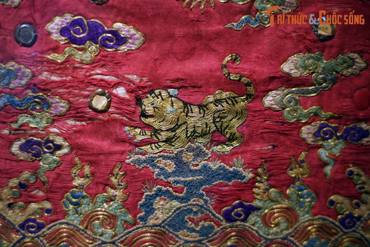 Hình tượng hổ trên bổ tử được thể hiện rất đa dạng với nhiều dáng vẻ sinh động.