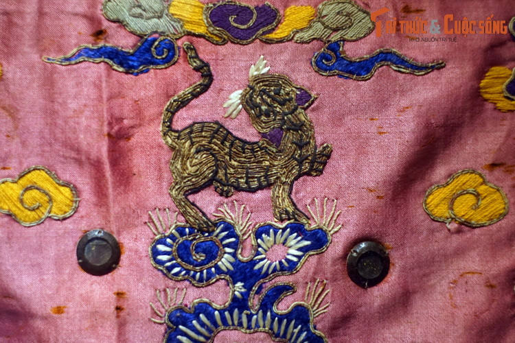 Đây chính là tượng trưng cho tư thế oai phong của các vị quan võ.